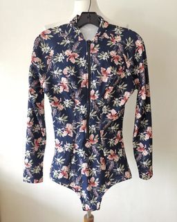 Long sleeve floral swimsuit sz XL