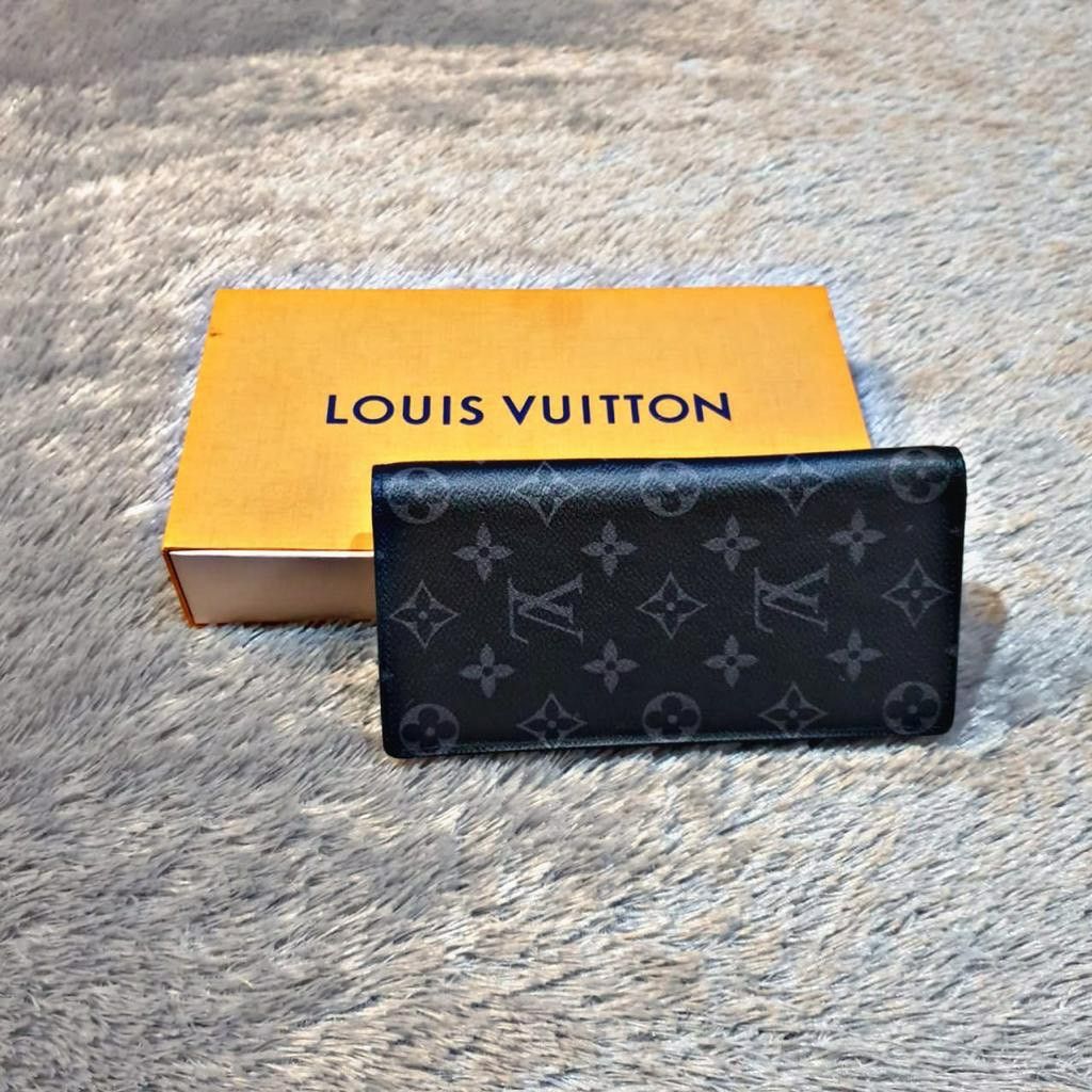 Louis Vuitton Wallet dompet lv, Fesyen Pria, Tas & Dompet , Dompet di  Carousell