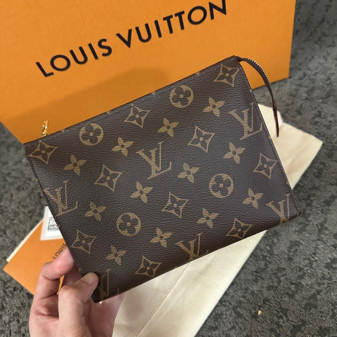 Louis Vuitton LV Vintage Toiletry 19 Pouch, Luxury, Bags & Wallets on  Carousell