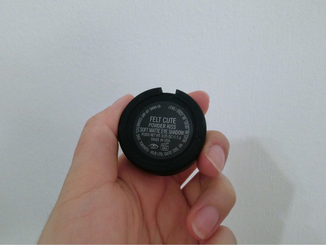 MAC Cosmetics Powder Kiss Soft Matte Eyeshadow-Felt Cute ()