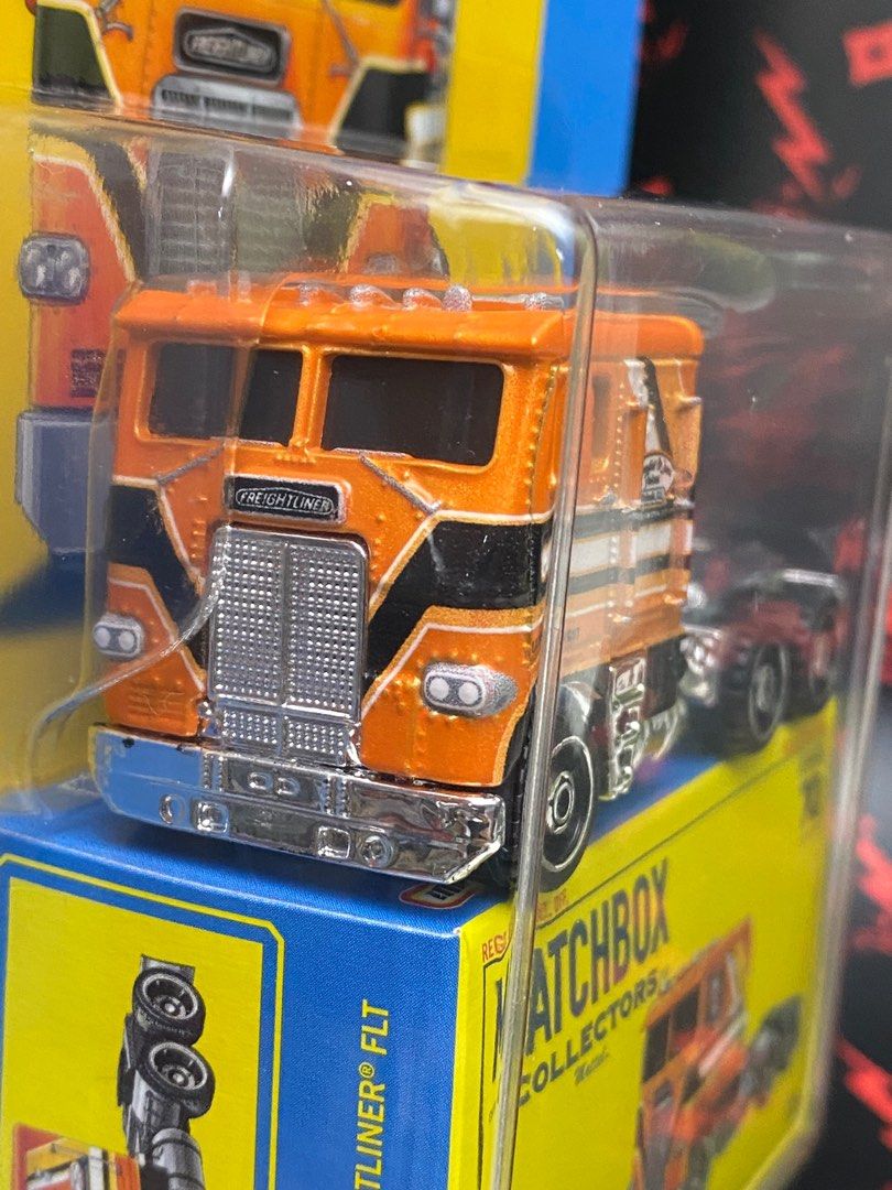 Matchbox Collectors 1979 Freightliner FLT 70th Anniversary Hot Wheels size