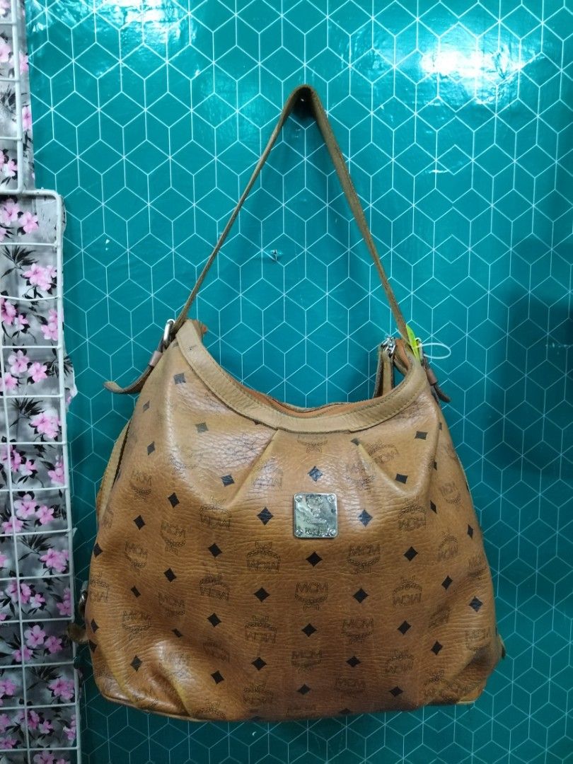 MCM hobo (Category: Luxury Bags & Wallets) located in Cagayan de Oro. Submitted by carou59681 (Listing ID 1248668705, Image 1). Description: UKay source.