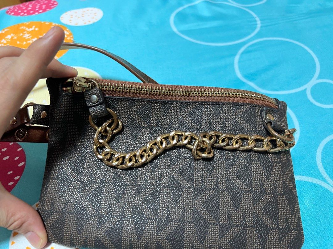 Pull chain clearance belt bag