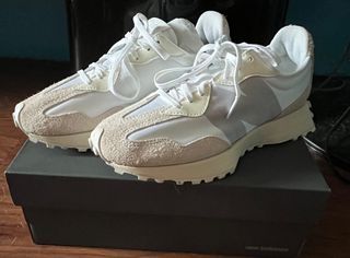 New Balance 327