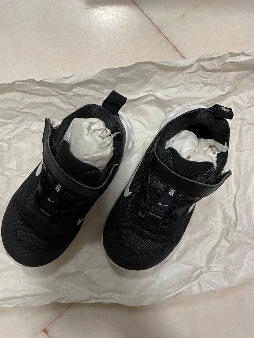 toddler boy black nike shoes