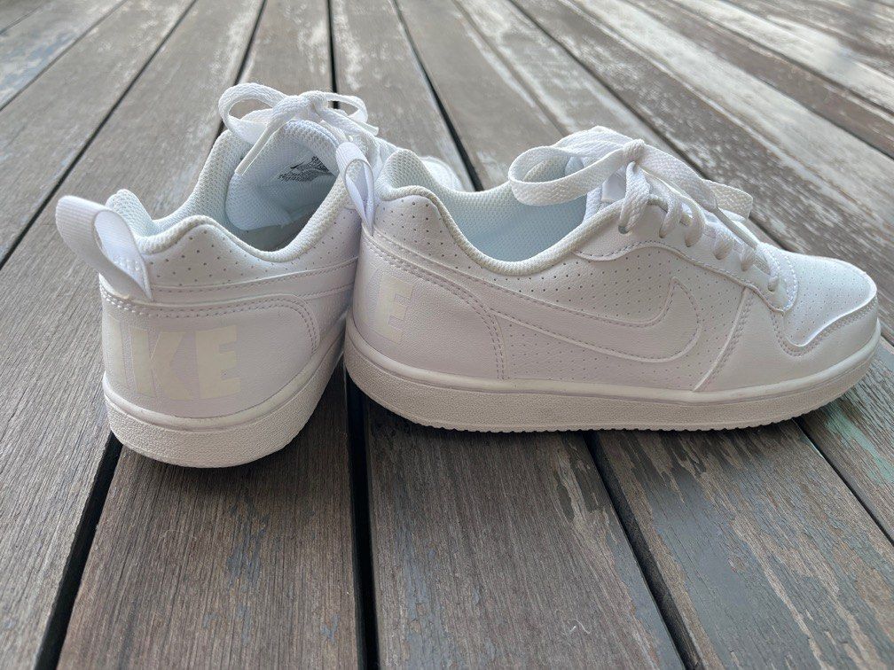 All white low top nikes shop