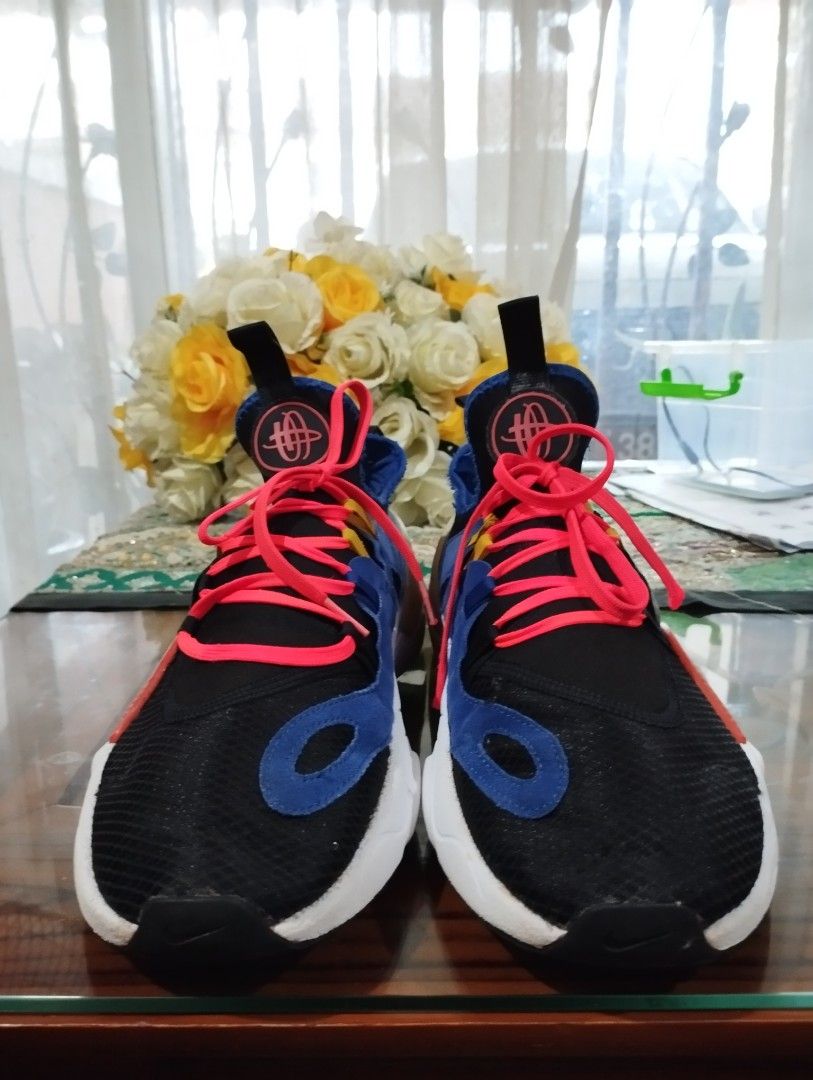 Nike huarache black solar red hot sale