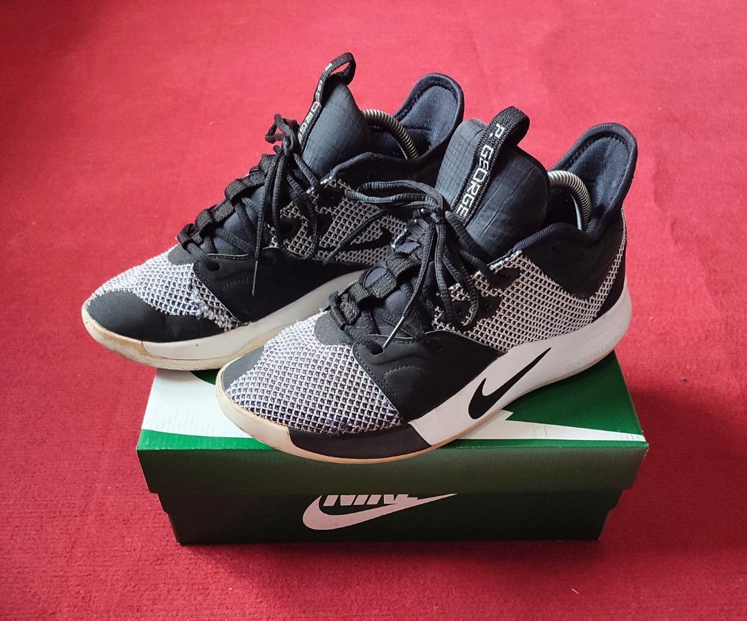 Nike pg3 discount black and white