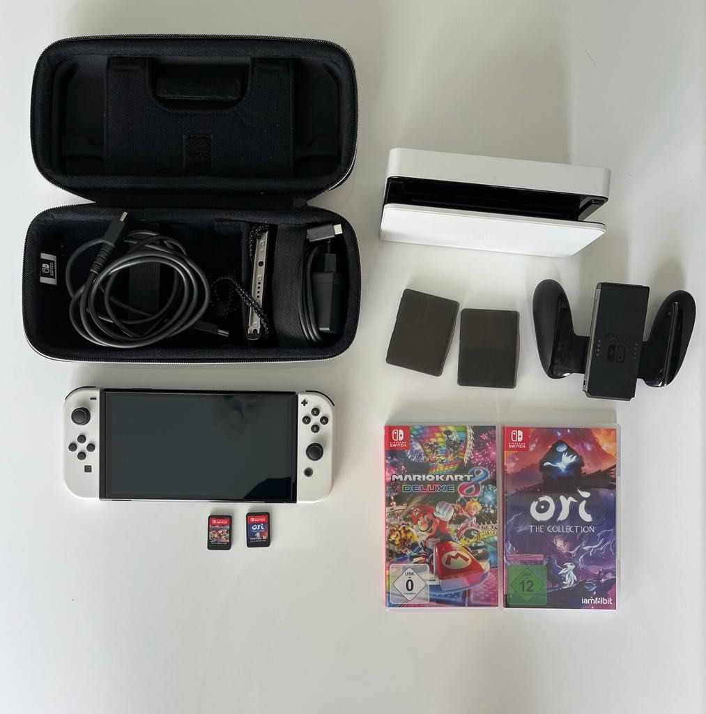 Nintendo Switch + 2 Games + Deluxe box, Video Gaming, Video Game