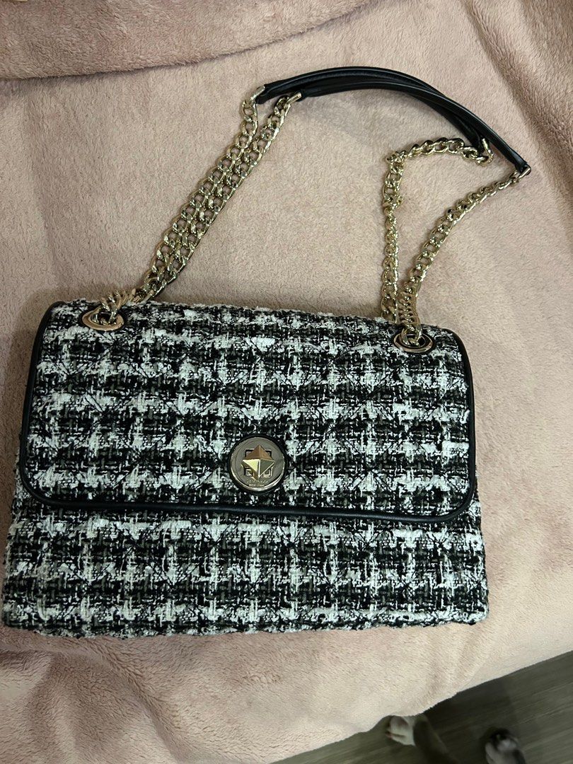 Original KATE SPADE (Category: Luxury Bags & Wallets) located in Manila. Submitted by maru000508 (Listing ID 1248829889, Image 1). Description: .