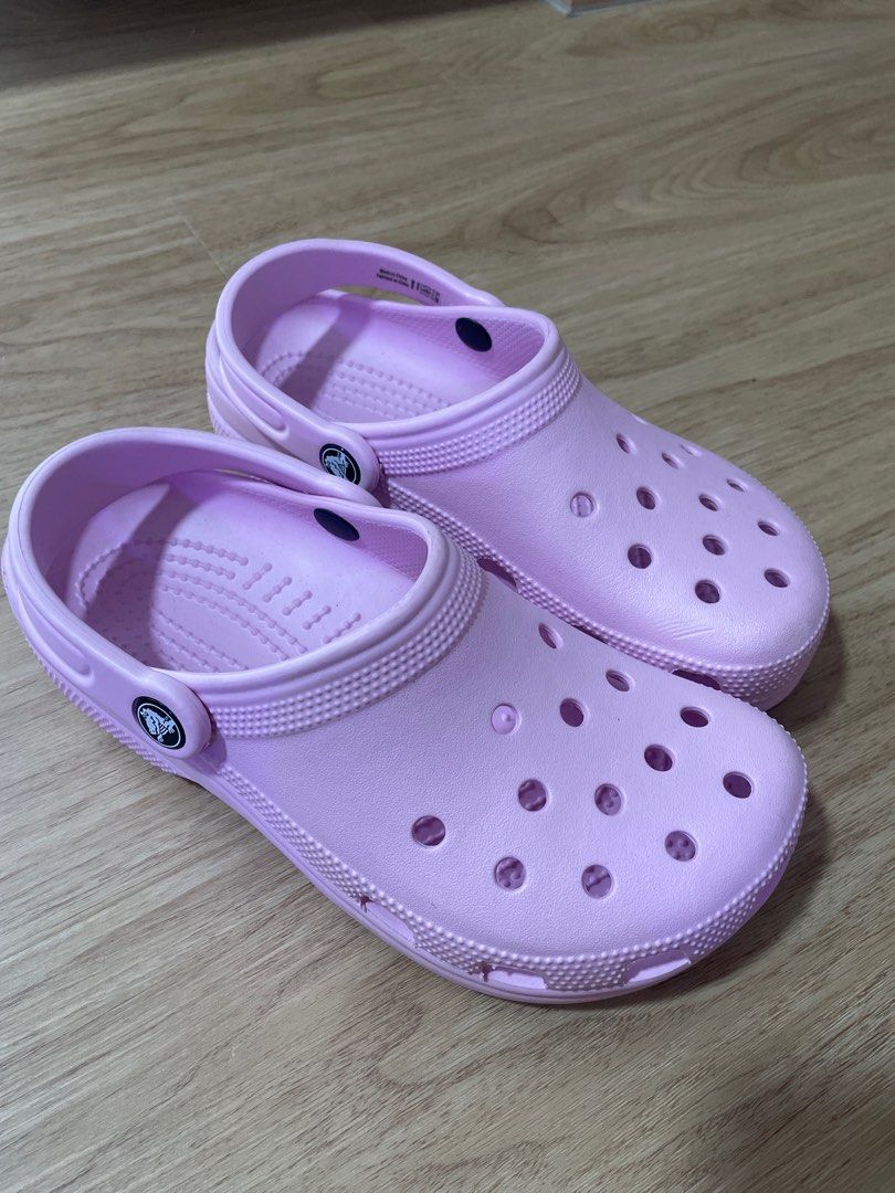 metallic pink crocs