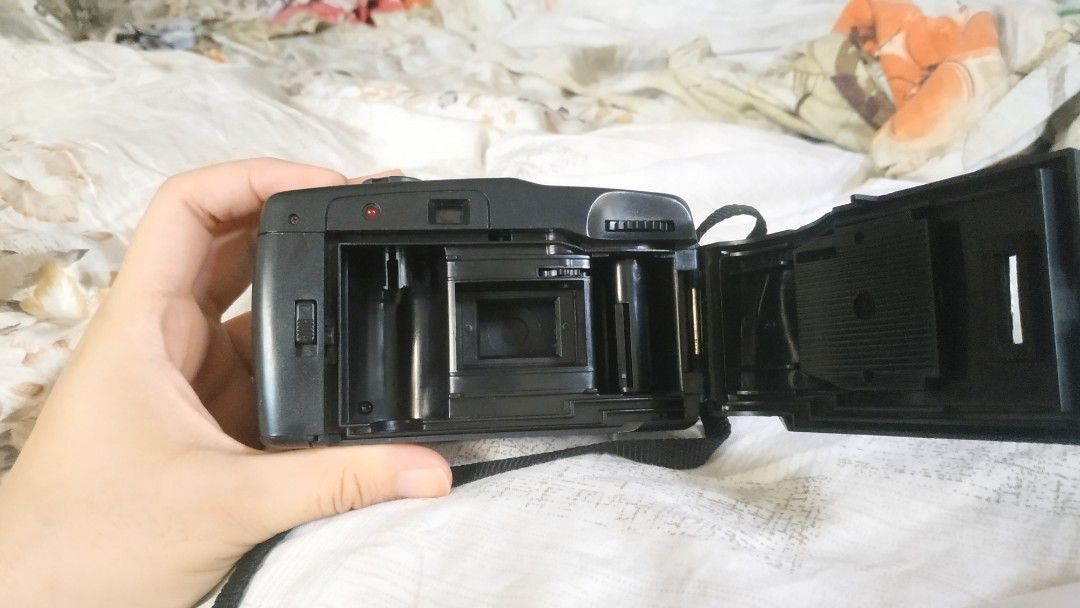 POINT AND SHOOT and KODAK COLORPLUS 200 (Category: Cameras) located in Quezon City. Submitted by imerooo (Listing ID 1248695837, Image 3). Description: Bought it on a IG store and used it twice. If you buy it you'll have free film, the Kodak Colour plus 200 is not yet use cause I pushed the film inside so if you have a tool for that it would be better. I can't do photography anymore. RFS: I need funds cause I'm studying T^T.