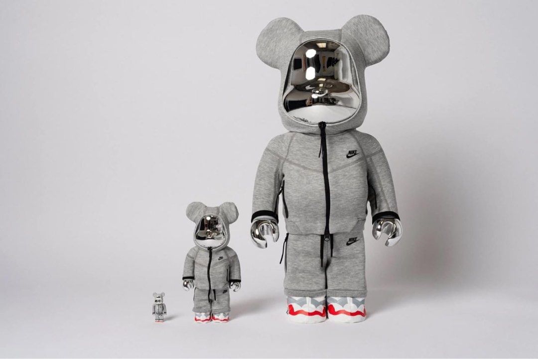 [Pre-Order] BE@RBRICK x Nike Tech Fleece N98 Silver Chrome with clothes