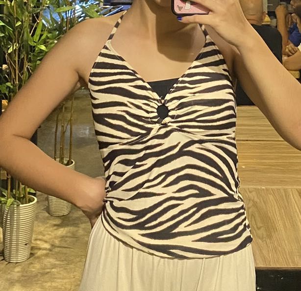 Ralph lauren zebra print top (Category: Sleeveless) located in Baguio. Submitted by sandycheeksss (Listing ID 1248804327, Image 1). Description: Spandex type Fits med- large .