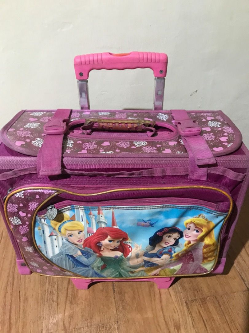 School bag disney (Category: Diaper Bags & Wetbags) located in Pasig City. Submitted by papotzy (Listing ID 1248711335, Image 1). Description: Disney school trolly bag Maalikabok kayo nalang maglinis Na stock Issue pulley nya di mataas kayo nalang pagawa Heavy duty.