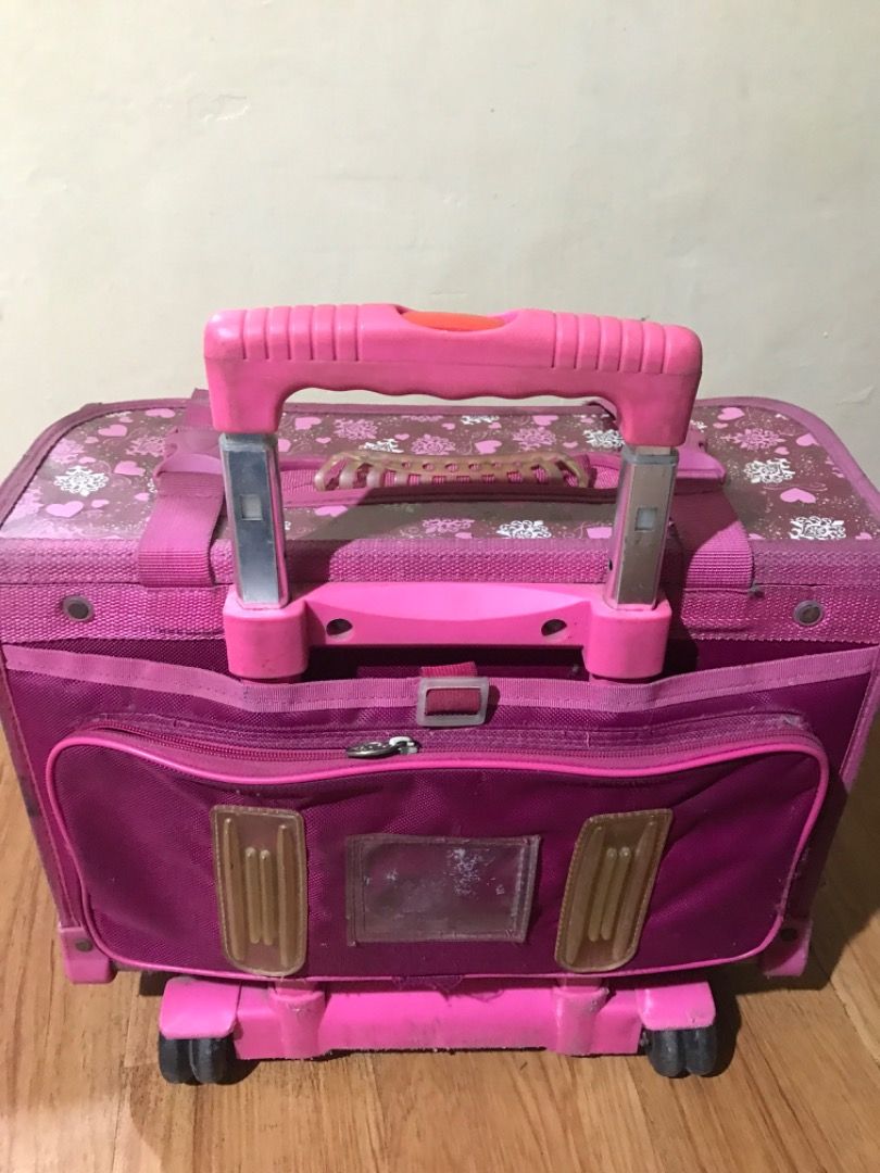 School bag disney (Category: Diaper Bags & Wetbags) located in Pasig City. Submitted by papotzy (Listing ID 1248711335, Image 3). Description: Disney school trolly bag Maalikabok kayo nalang maglinis Na stock Issue pulley nya di mataas kayo nalang pagawa Heavy duty.