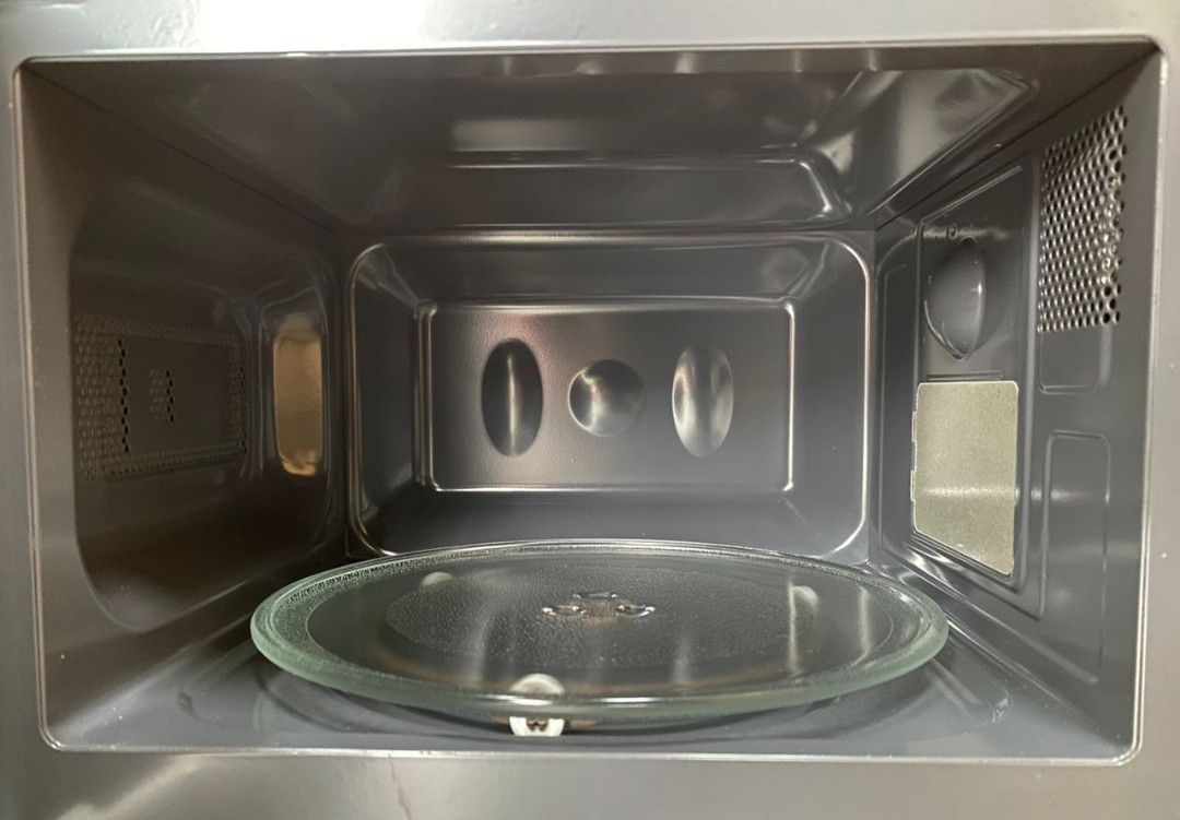 SHARP MICROWAVEELECTRIC/1270W model R202ZS Rm 179.00, TV & Home