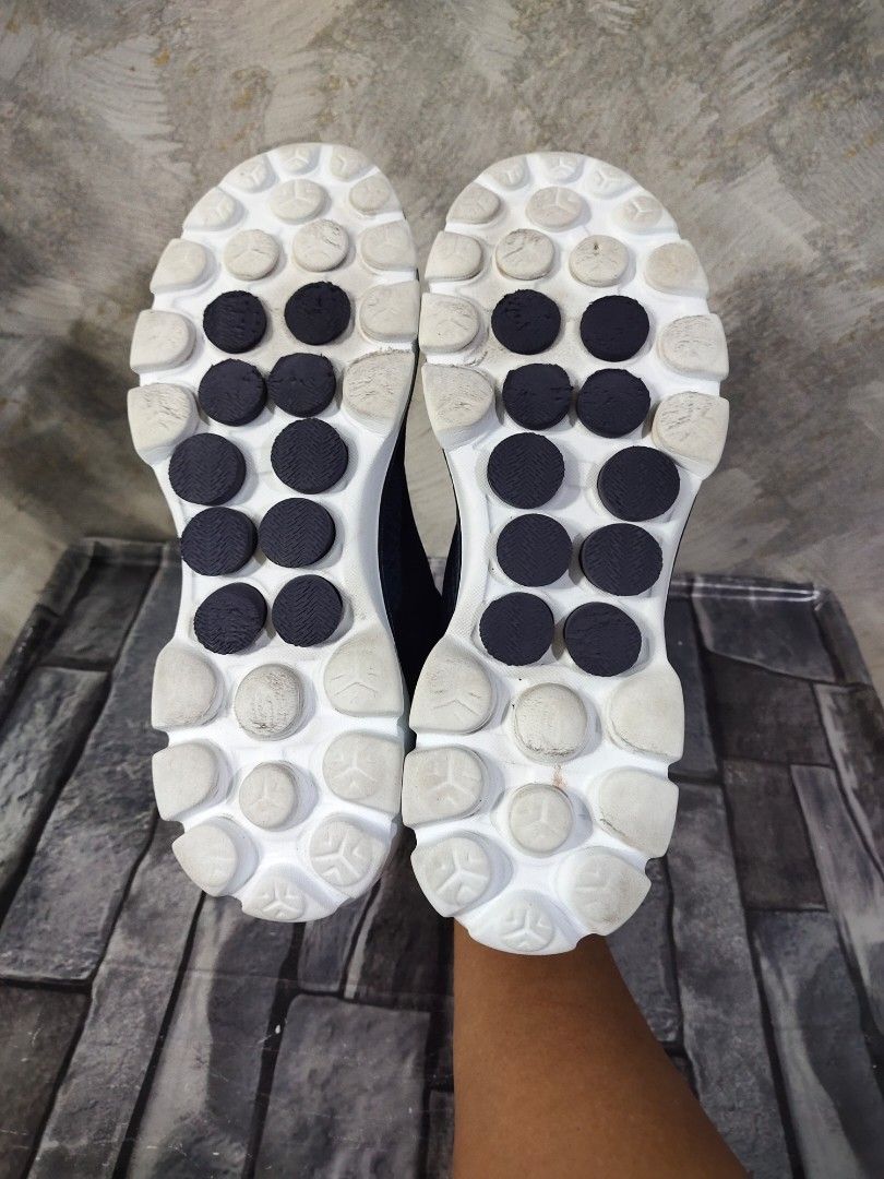 Skechers go store walk 3 surge