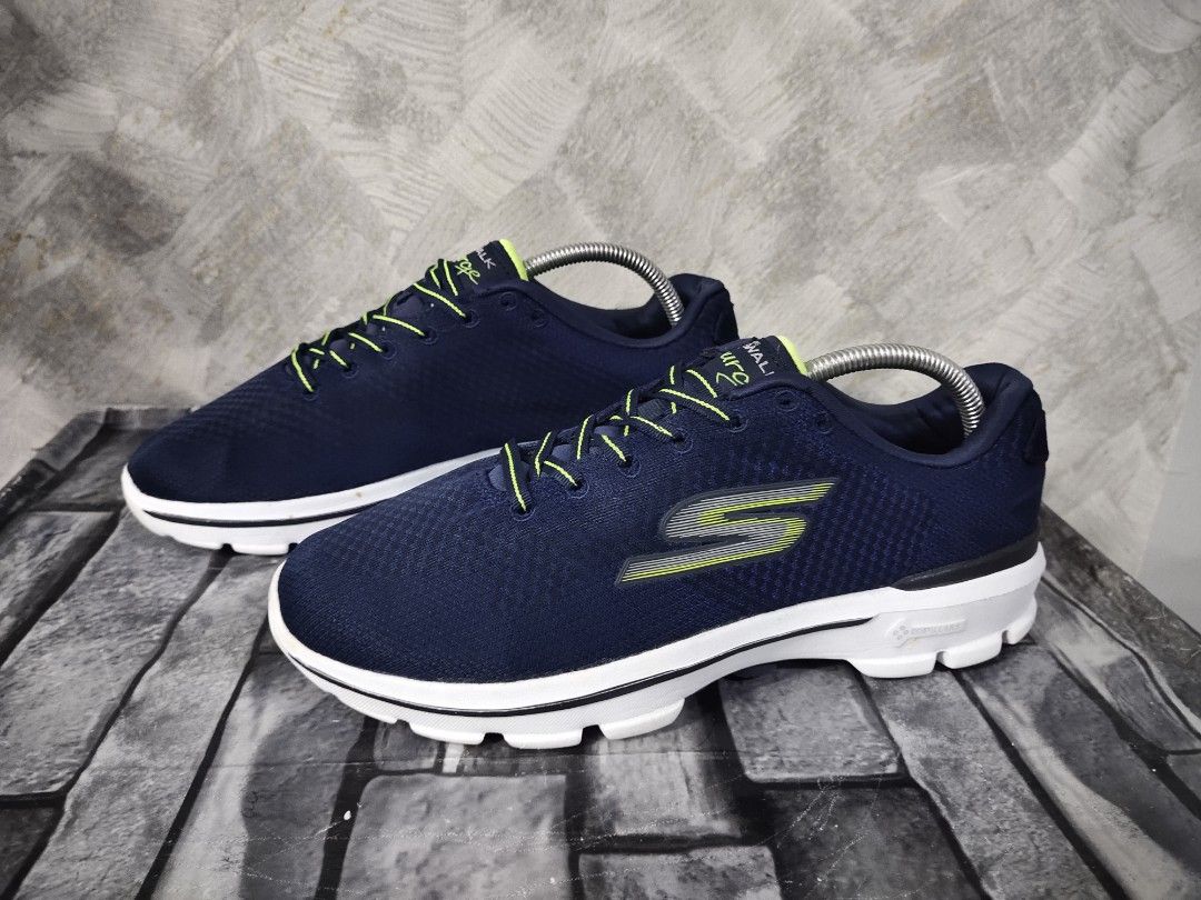 Skechers go deals walk surge