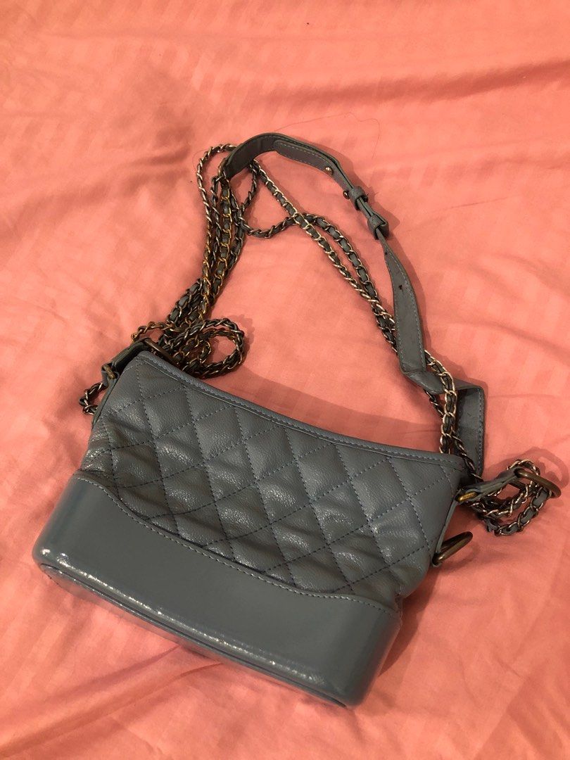 Small Blue Bag with Chain (Category: Tote Bags) located in Manila. Submitted by deeclutter1 (Listing ID 1248871004, Image 1). Description: .