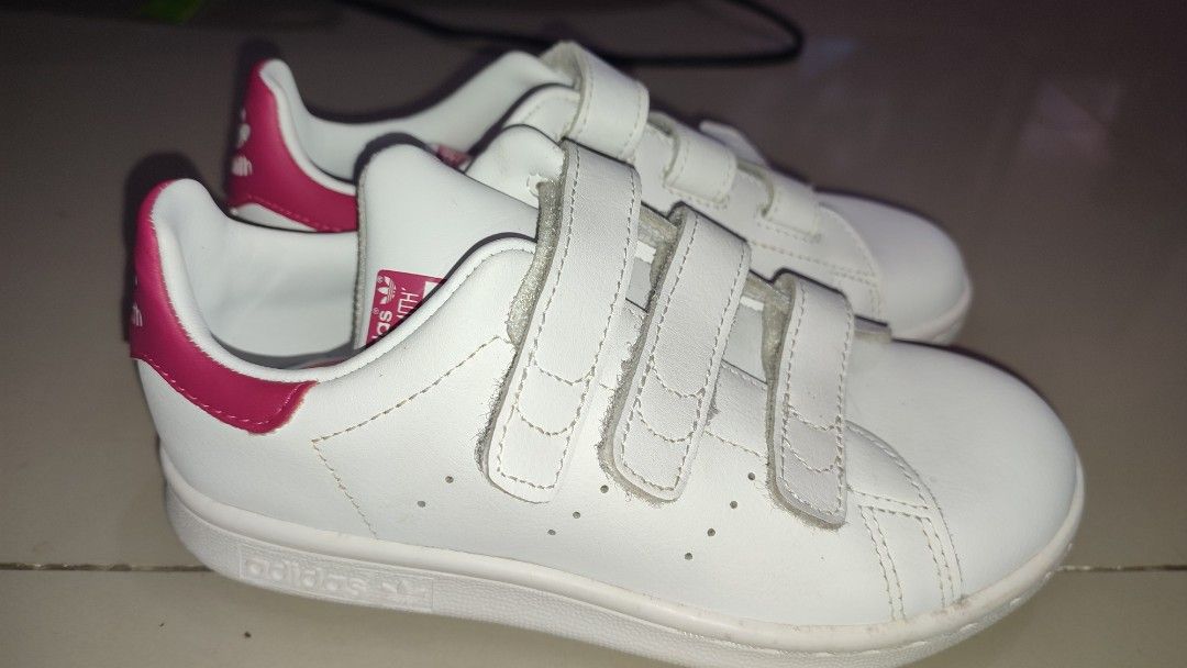 Stan smith hotsell adidas velcro