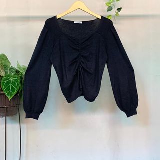 SWEATER SERUT HITAM LENGAN BALON BRAND INGNI