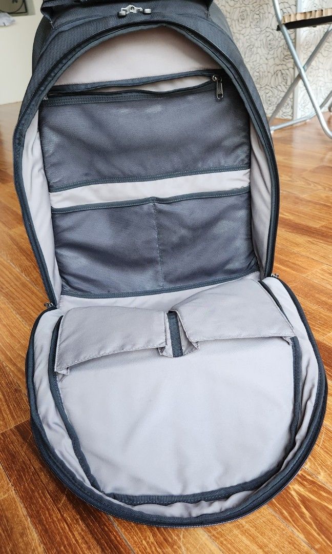 Swiss Army Backpack with wheels and pullhandle, Women's Fashion, Bags