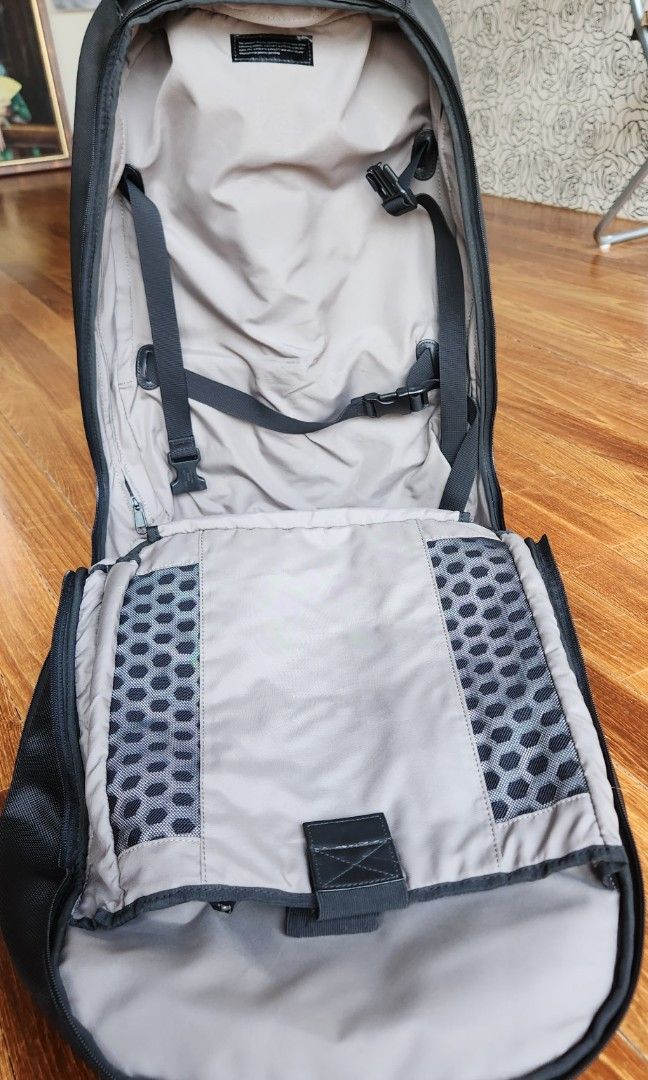 Swiss Army Backpack with wheels and pullhandle, Women's Fashion, Bags