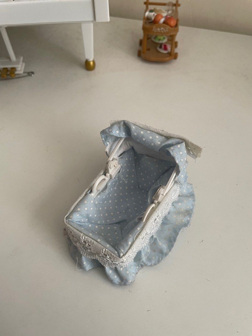 Sylvanian families bed, Hobbies & Toys, Collectibles & Memorabilia