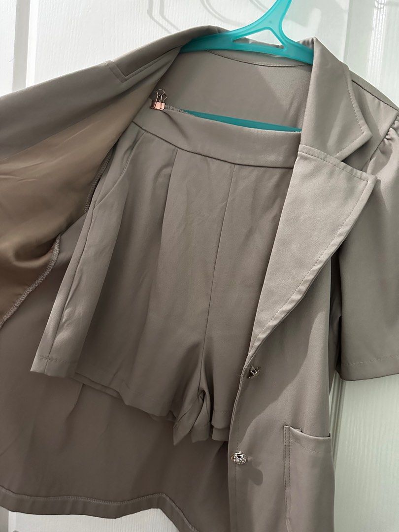 Taupe Blazer Shorts Coordinates (Category: Sets or Coordinates) located in Quezon City. Submitted by dinesaur (Listing ID 1248761201, Image 2). Description: Never used Best fits M-L Fits till 34 waistline yung shorts.