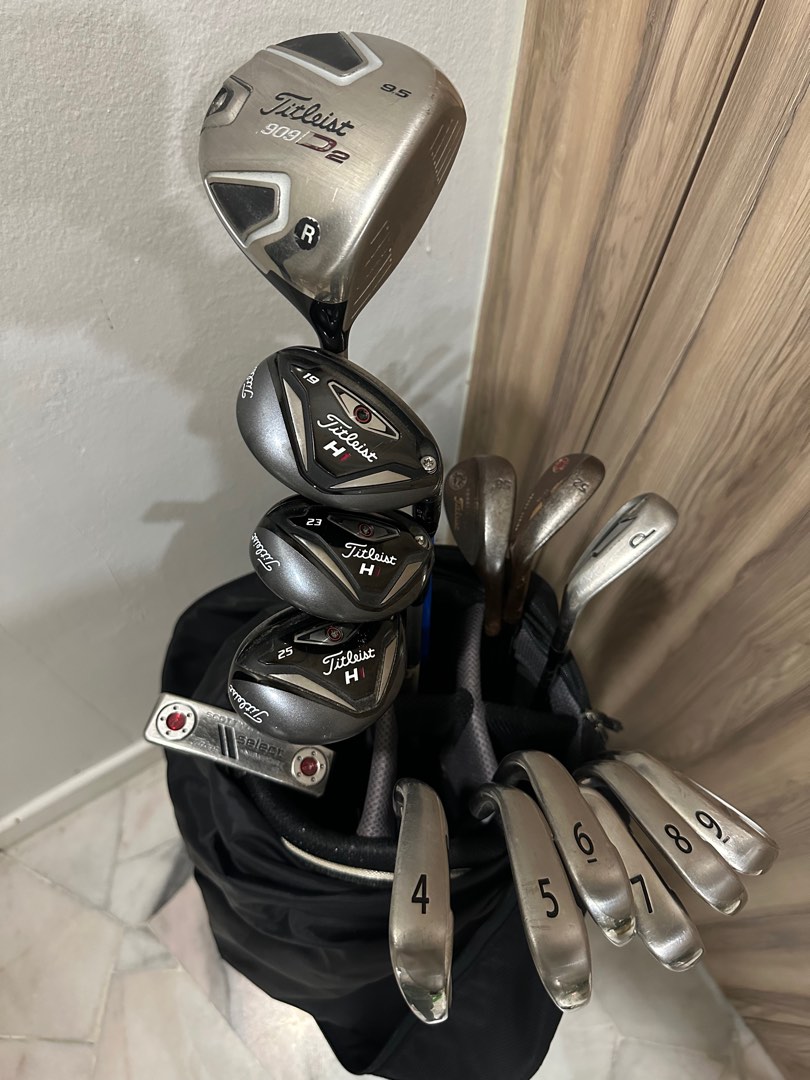Titleist Complete Set Golf, Sports Equipment, Sports & Games, Golf on Carousell