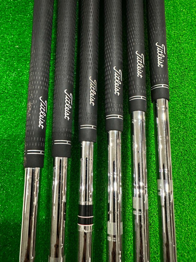 Titleist Complete Set Golf, Sports Equipment, Sports & Games, Golf on Carousell