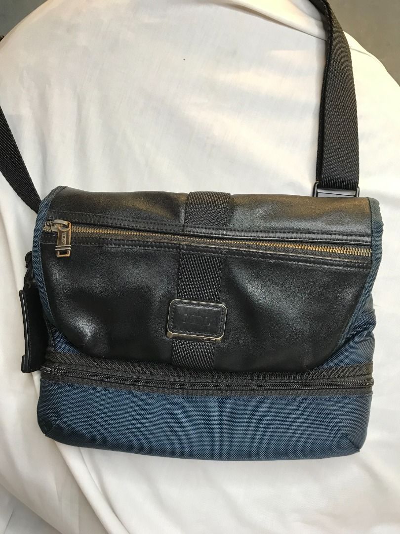 Travis crossbody hotsell