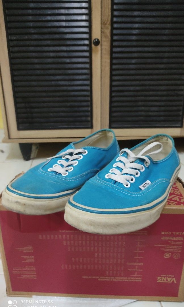 Vans store authentic light