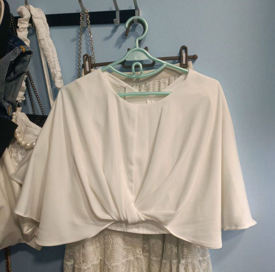 white open sleeve flowy blouse, Women's Fashion, Tops, Blouses on Carousell