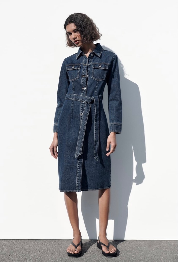 zara denim dress midi a denim moment  dress: @zara heels: @oakandfort [zara dress, Zara  styling, Zara jean dress, outfit of the night, midi dress, oak + fort]