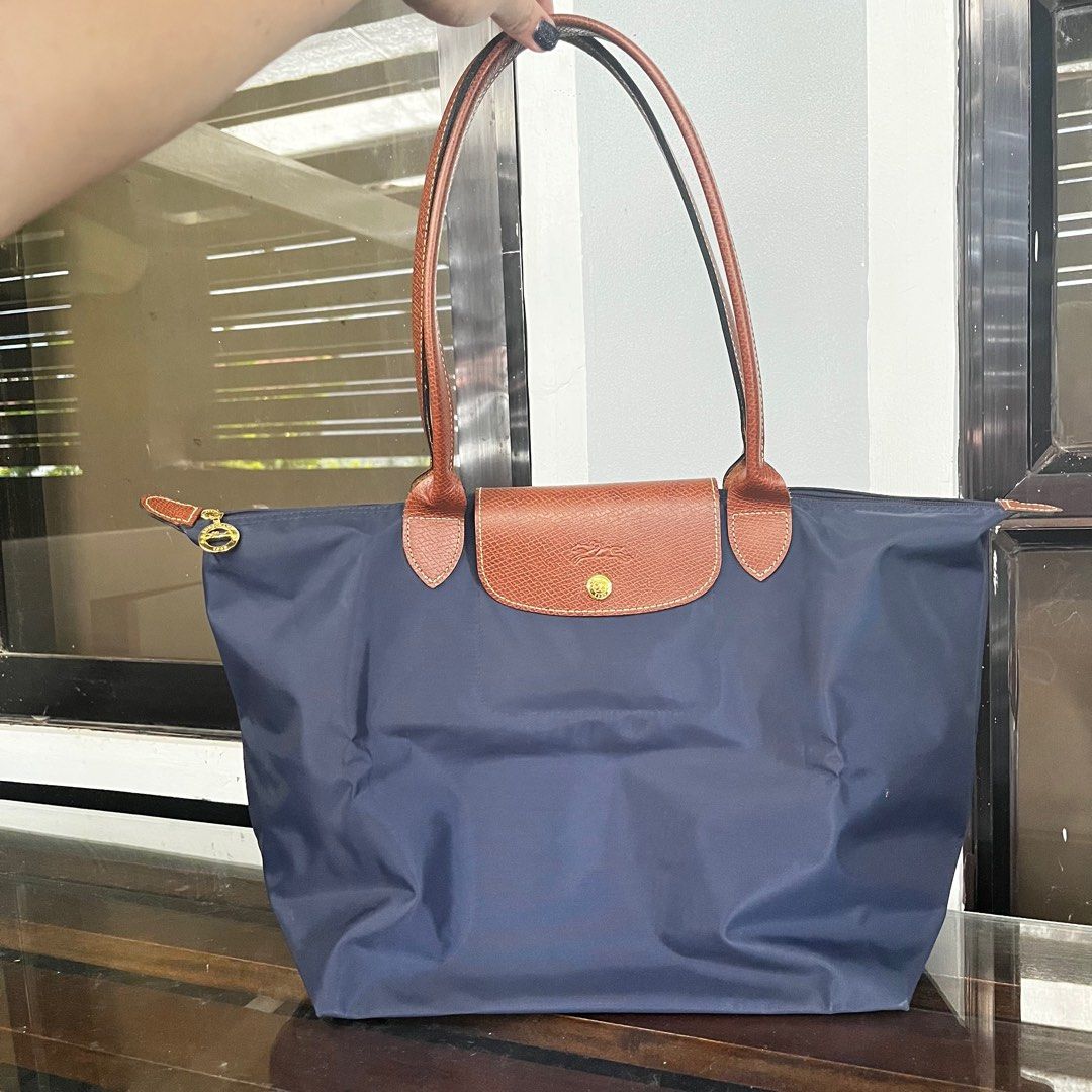 Longchamp Le Pliage Navy Original Size M Long Handle, Luxury, Bags &  Wallets on Carousell