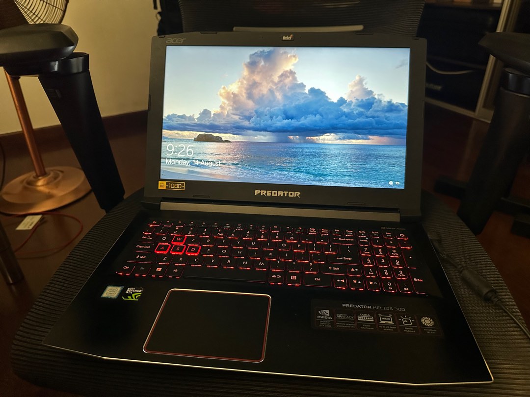 Acer Predator Helios 300 i7 Gaming Laptop with Razer mouse and Cooling