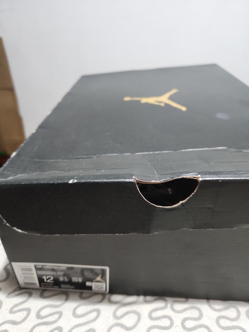 Air jordan online 1 mid box