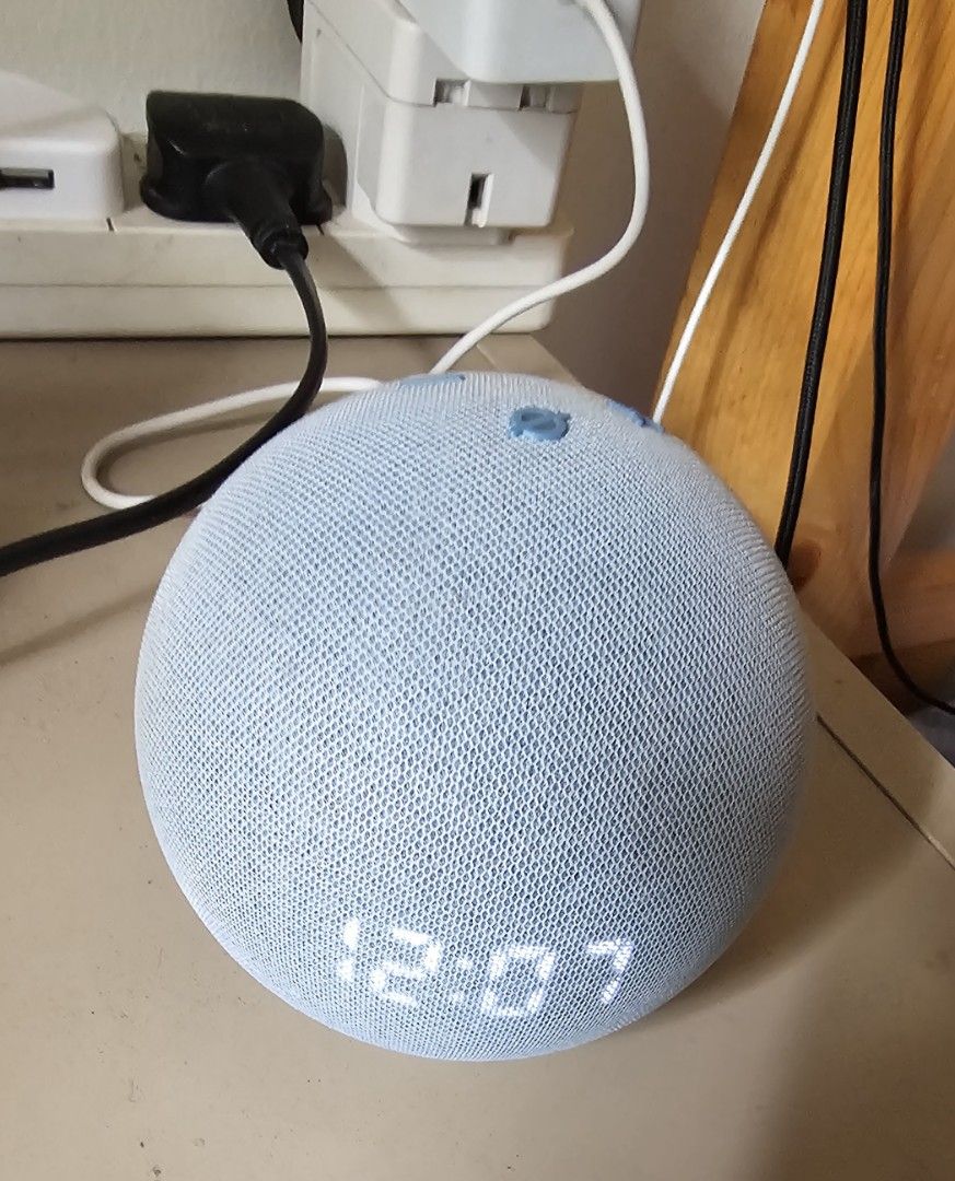 Echo Dot 4 (with clock)