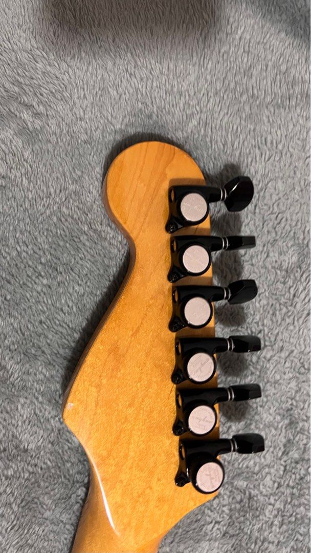 Black electric guitar locking tuners comes with free neck, Hobbies