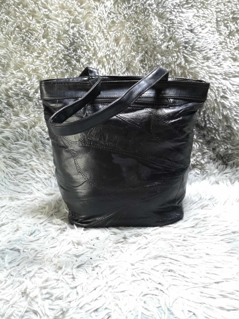 Black Leather Zipper Bucket Bag, Women's Fashion, Bags & Wallets, Tote