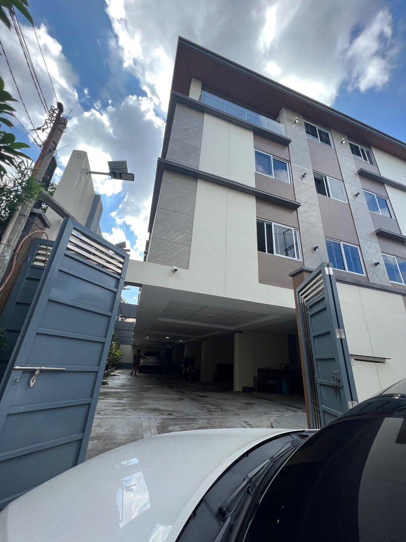 Townhouse For Sale in V. Luna Brgy. Pinyahan Quezon City, Property, For