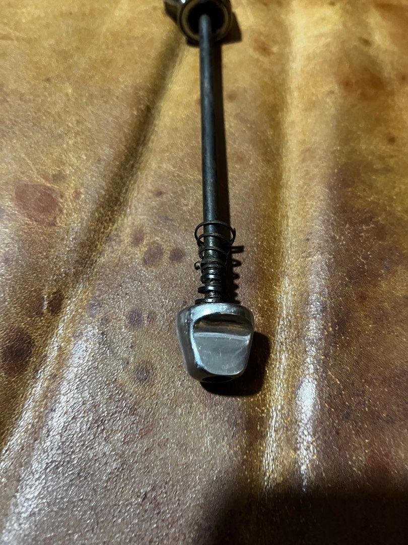 Serrage roue avant Campagnolo Triomphe vélo skewer quick release