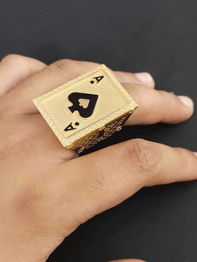 Gold shop biscuit ring
