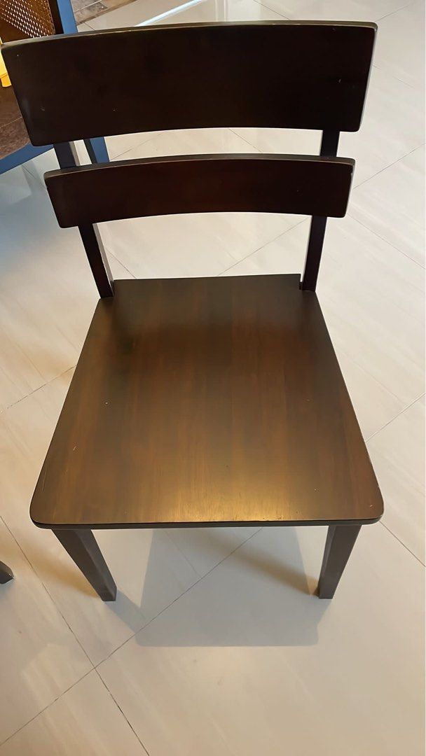 Dining Table Set (Category: Tables & Sets) located in Singapore. Submitted by lmaoitme (Listing ID 1248988487, Image 3). Description: .