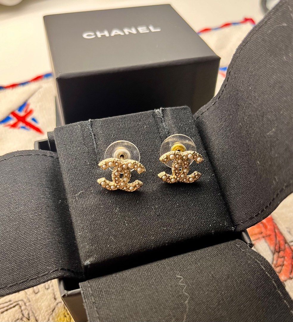 Chanel CC logo crystal w/ pearl dangle pierced earrings 海外 即決-