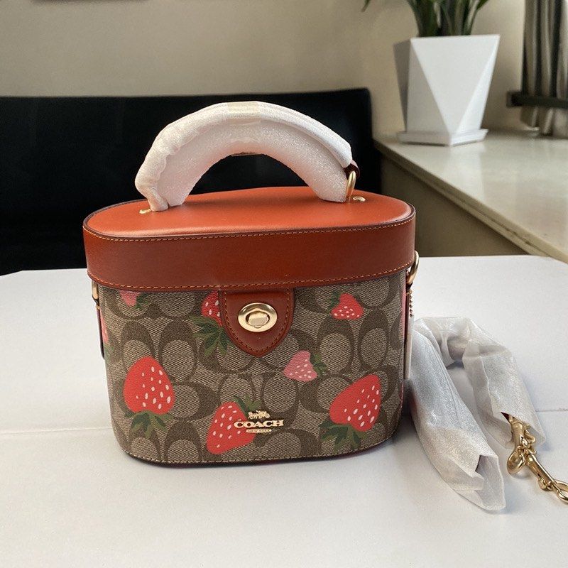 Kay crossbody hotsell in signature canvas