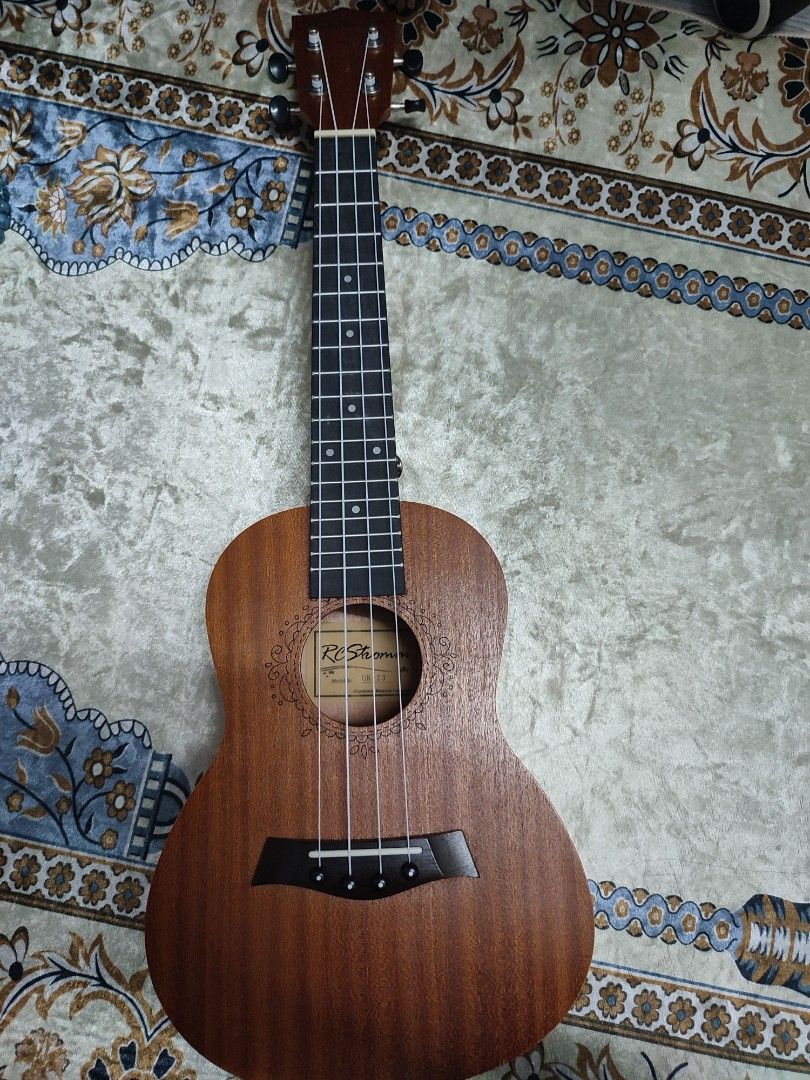 Concert ukulele on sale 23 inch