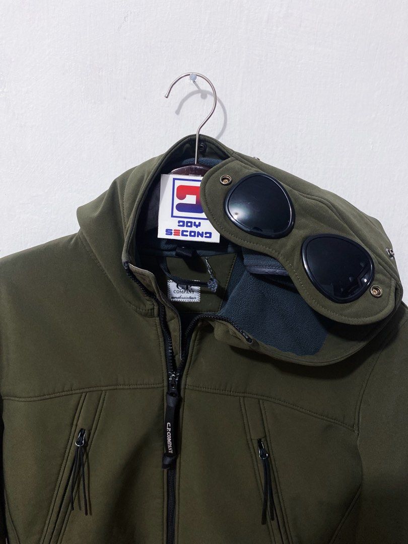 CP COMPANY UNDERSIXTEEN SOFTSHELL KHAKI Fesyen Pria Pakaian Atasan di Carousell